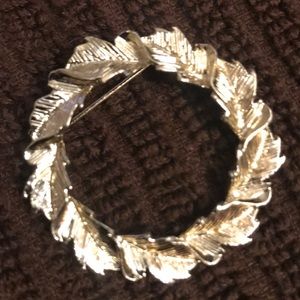 Gold Tone Leaf Brooch